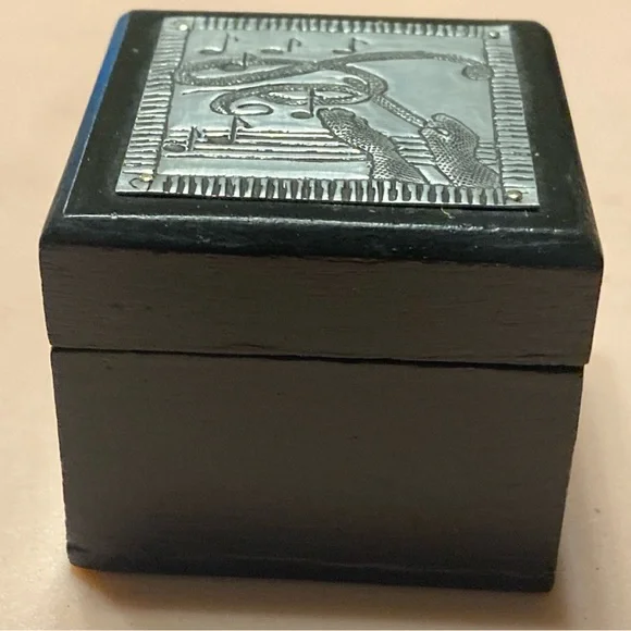 Black Wooden Trinket Box With Silver Etched Musical Conductor Scene Thailand - Picture 8 of 8